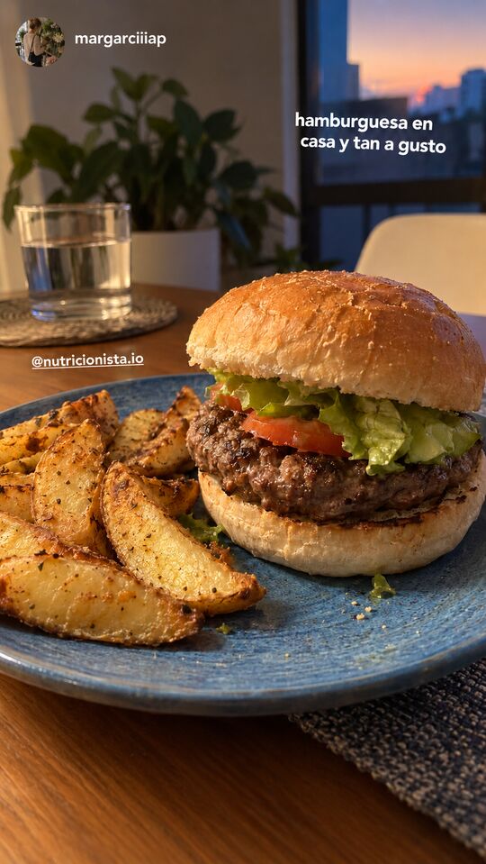 Historia de Instagram: hamburguesa en casa y tan a gusto