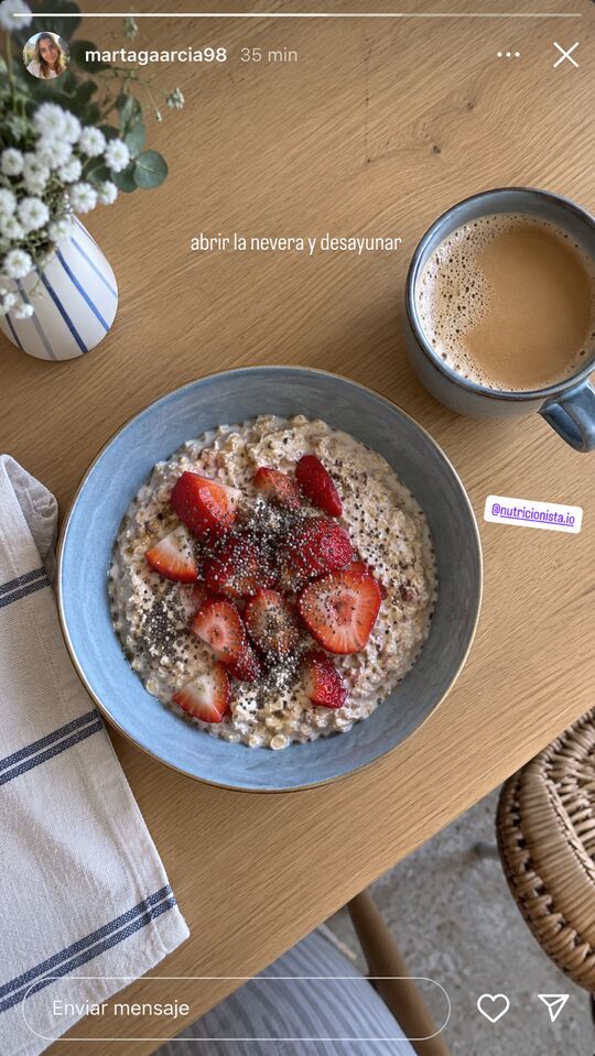Historia de Instagram: abrir la nevera y desayunar