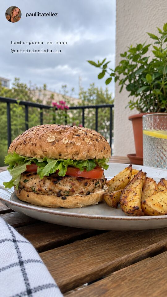 Historia de Instagram: hamburguesa en casa