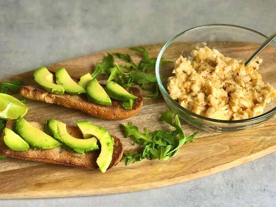 huevos-revueltos-con-queso