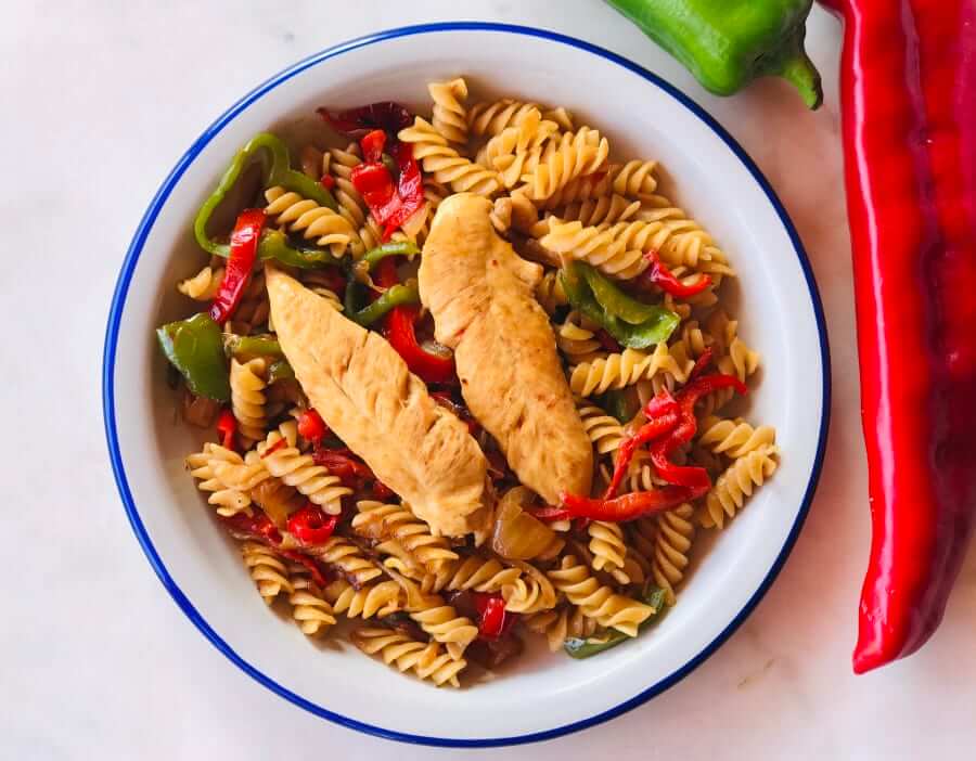 pasta-con-pollo-y-pimientos_version_1651291379