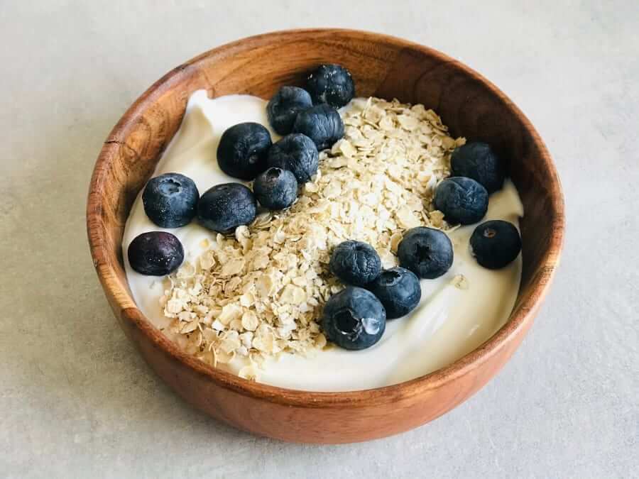 snack-de-yogur-con-arandanos-y-avena_version_1647192266